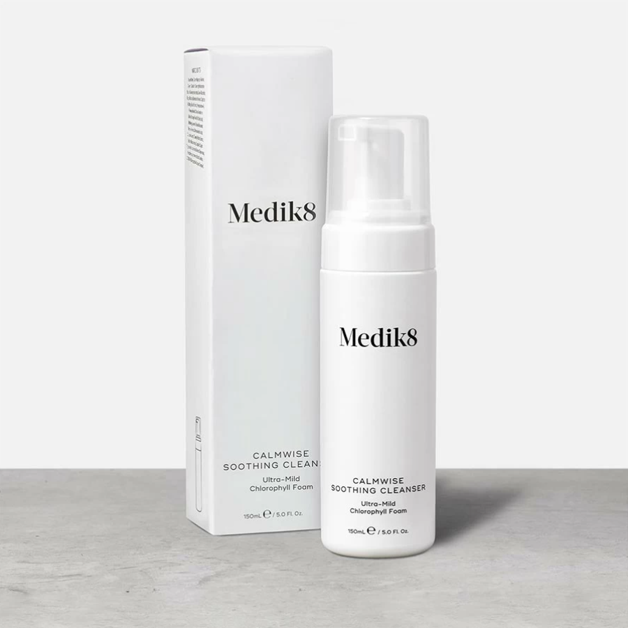 Medik8 CALMWISE™ SOOTHING CLEANSER Ніжна пінка з хлорофілом для очищення чутливої шкіри